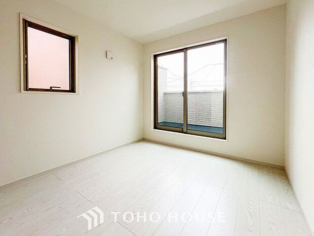 採光もアクセントの一つとして。プライベートルームにはやさしい光が射し込んでいます。