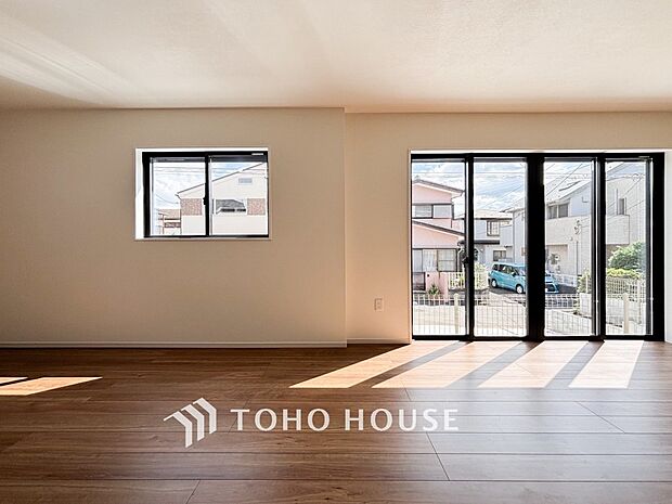 あたたかい日差しがたっぷり降り注ぐLDKは自然と家族の顔があかるい笑顔に。