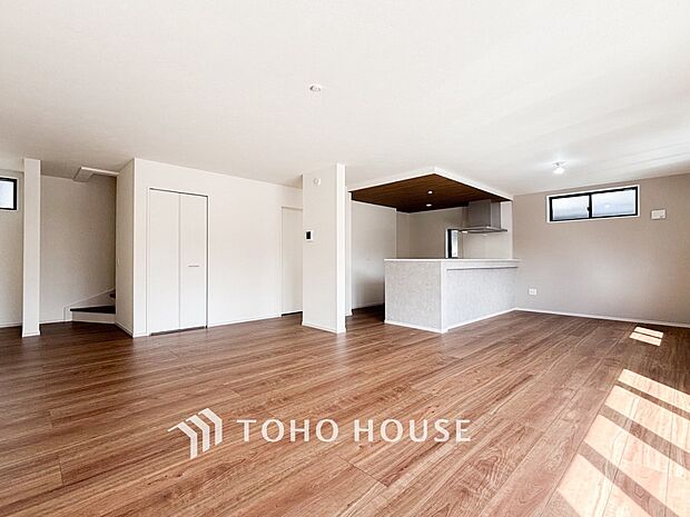 開放感あるリビングダイニング。ご家族とのんびりしたひと時を過ごせますね。