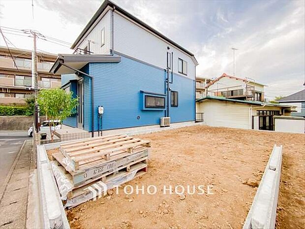 閑静な住宅街の陽当りに恵まれた土地。たくさんの想いが美しいカタチに彩られます。