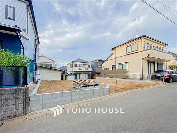 閑静な住宅街の一角、ひと時のくつろぎが生まれ、ゆっくりと愛着が育まれていきます。