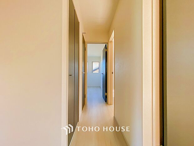 やわらかな陽射しがふりそそぎ、ゆったりした時間が流れる室内。