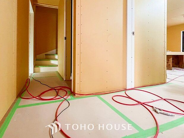 やわらかな陽射しがふりそそぎ、ゆったりした時間が流れる室内。