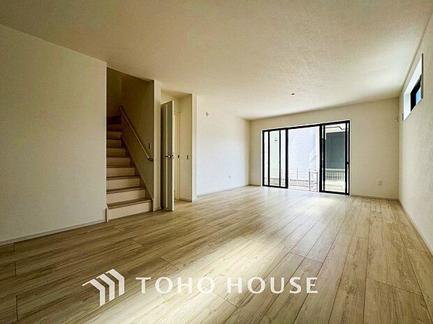 落ち着いた雰囲気に包まれた伸びやかな空間で、ゆったりと家族団らんの時間を過ごせます。