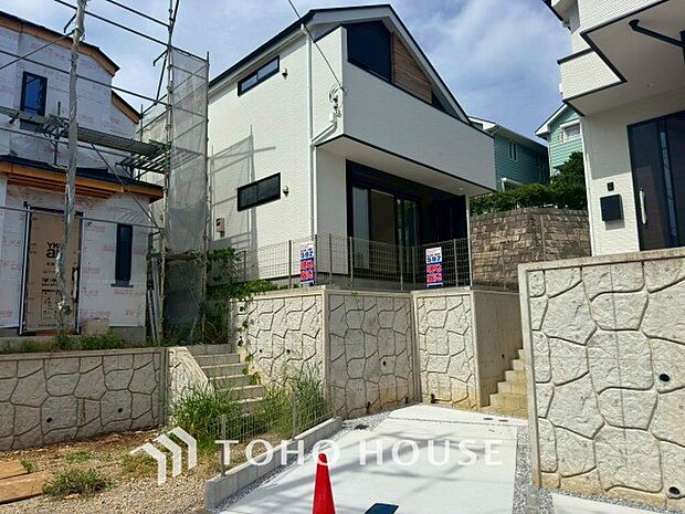 表現された空間は豊かな光と風を纏い、暮らしの時間を豊かにしてくれます。