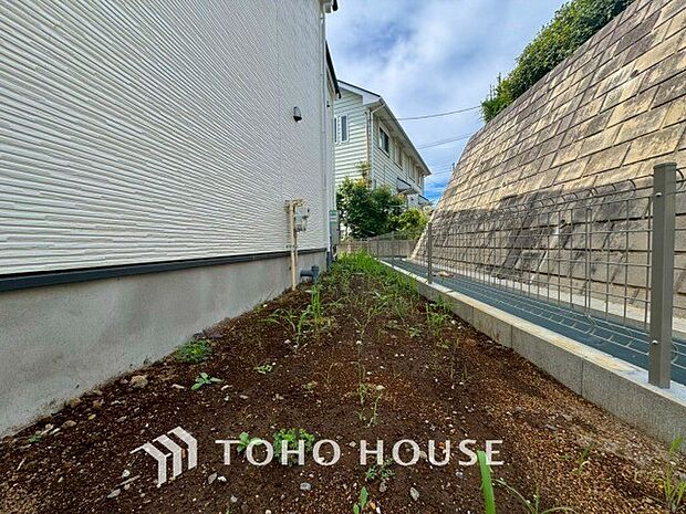 毎日の暮らしの中に癒しを与えてくれるお庭スペース。