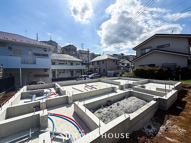 閑静な住宅街の一角、ひと時のくつろぎが生まれ、ゆっくりと愛着が育まれていきます。