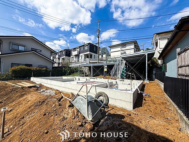 閑静な住宅街の陽当りに恵まれた土地で寛ぎに満ちた生活を。