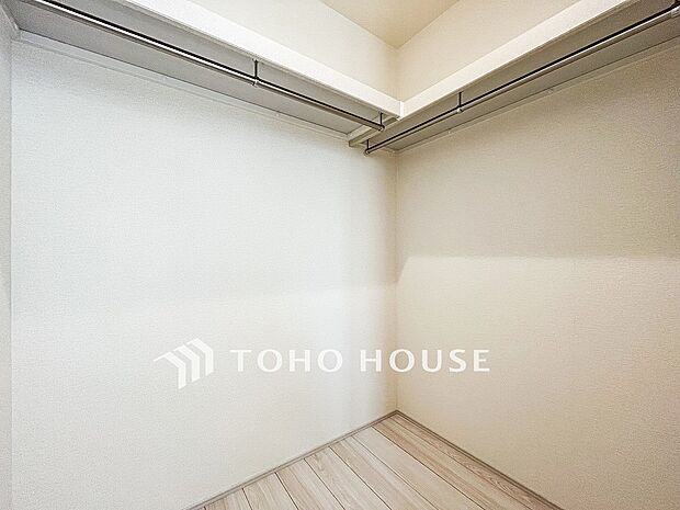 衣類だけでなく大きな荷物も収納でき、お部屋がすっきりします。