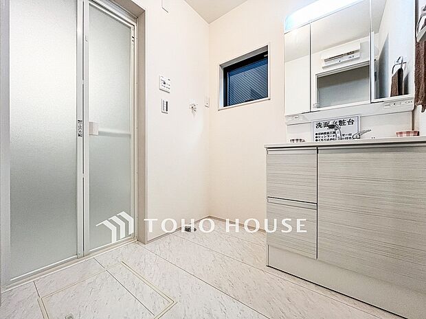 清潔感のあるプライベート空間は、身だしなみチェックや肌のお手入れに最適です。