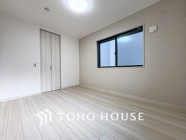 一日の疲れをいやしてくれる主寝室。自分時間を快適に過ごすプライベートルーム。