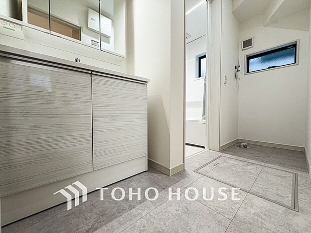 清潔感のあるプライベート空間は、身だしなみチェックや肌のお手入れに最適です。