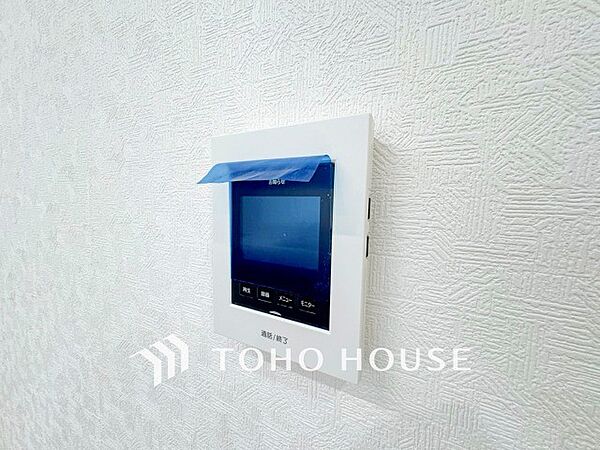 誰が来てもわかる様にモニター付きインターホンを設置。