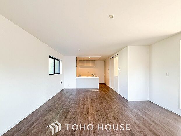 太陽の恵みを一気に受けた明るくあたたかいお住まい。吹きぬける風を感じながら爽やかで風通しの良い暮らし。