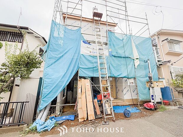 風を感じ青い空から太陽の恵みを感じる温もり溢れる佇まい。