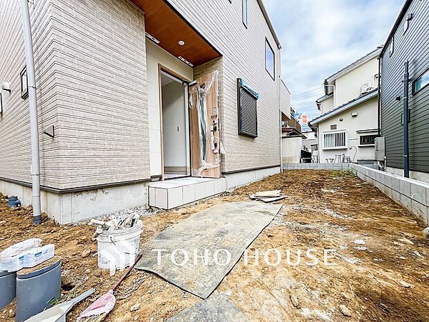 清潔感溢れる玄関がお出迎えする本邸宅の物語は、ここから始まる日常を期待させます。