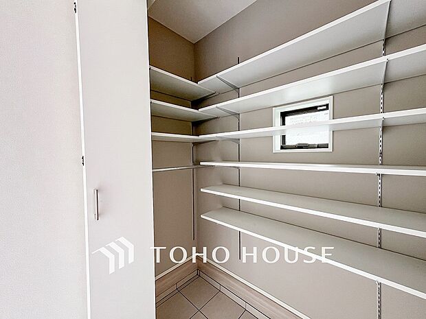 シューズクローク完備でたくさんの靴をしっかり収納。