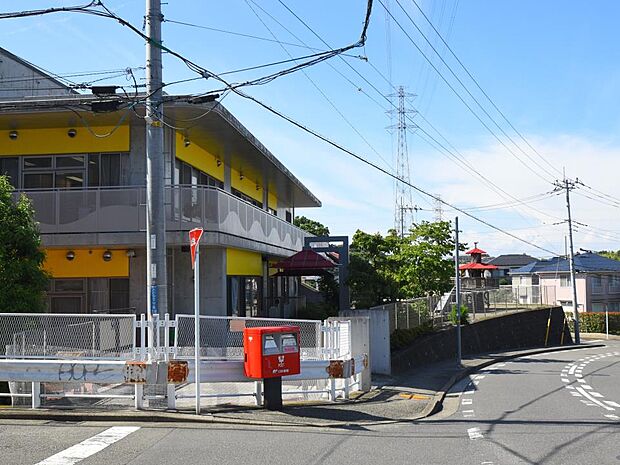 周辺は自然に恵まれ、大きな公園が点在し、子供達が楽しむのにいい環境が揃っています。