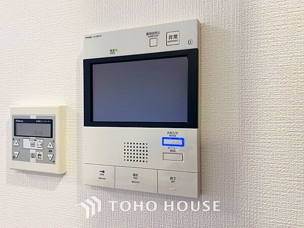 誰が来てもわかる様にモニター付きインターホンを設置。