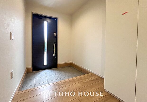 帰り着くたびに洗練されたテイストの空間に迎えられ誇りと喜びを感じる玄関まわりです。