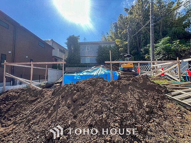 閑静な住宅街の陽当りに恵まれた土地で寛ぎに満ちた生活を。