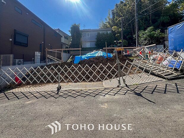 閑静な住宅街の一角、ひと時のくつろぎが生まれ、ゆっくりと愛着が育まれていきます。