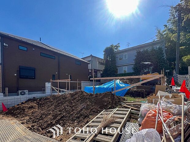 閑静な住宅街の陽当りに恵まれた土地で寛ぎに満ちた生活を。