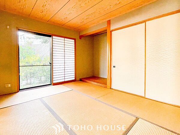 来客時や一息つきたいときなどに利用できる用途多様な空間です。