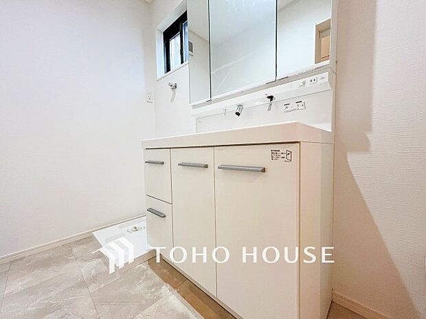 洗面台・洗面所十分な大きさの洗面台は、朝の慌ただしい時間でも余裕とゆとりを感じて頂けます。