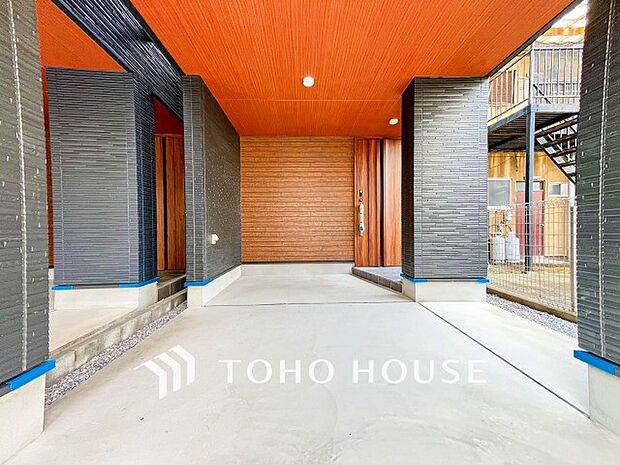 敷地内にカースペース有り。ゆとりある空間を保っています。