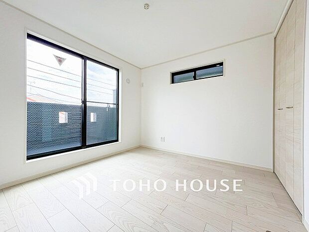 1日の疲れを癒し、心地よく寛げるようゆったりとした広さを確保しています。