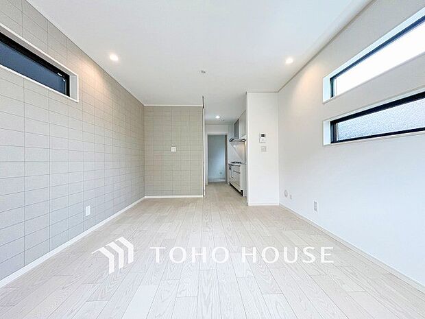 忙しい朝でも、しっかり家族が揃って食事をして頂けるゆとりある大きさのダイニングスペース。