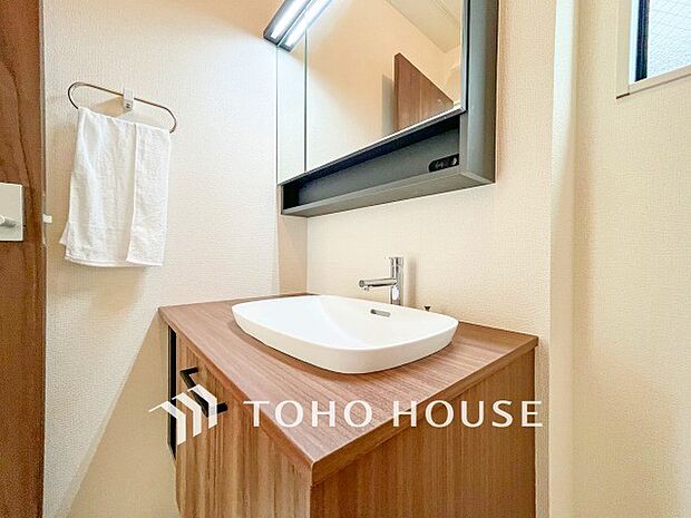 洗面台・洗面所十分な大きさの洗面台は、朝の慌ただしい時間でも余裕とゆとりを感じて頂けます。