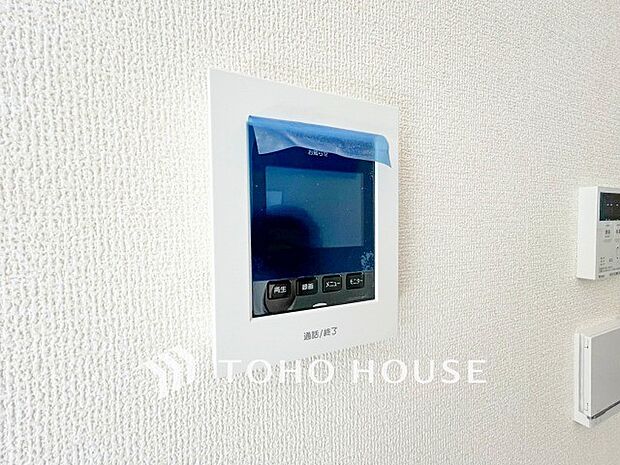 誰が来てもわかる様にモニター付きインターホンを設置。
