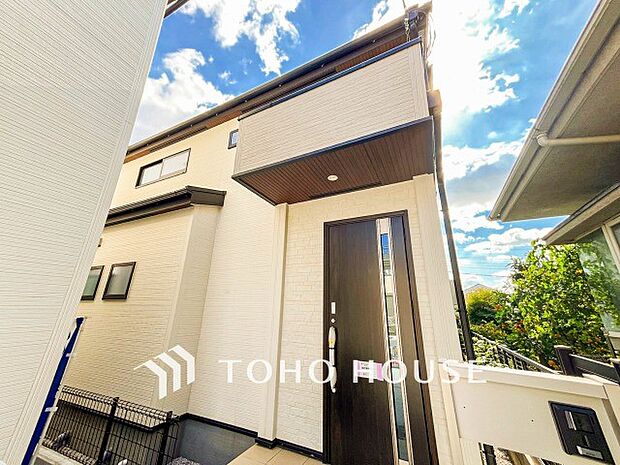 閑静な住宅街の一角、ひと時のくつろぎが生まれ、ゆっくりと愛着が育まれていきます。