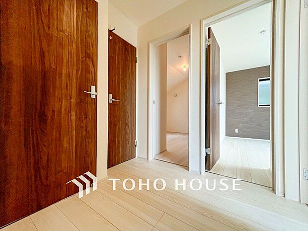 やわらかな陽射しがふりそそぎ、ゆったりした時間が流れる室内。