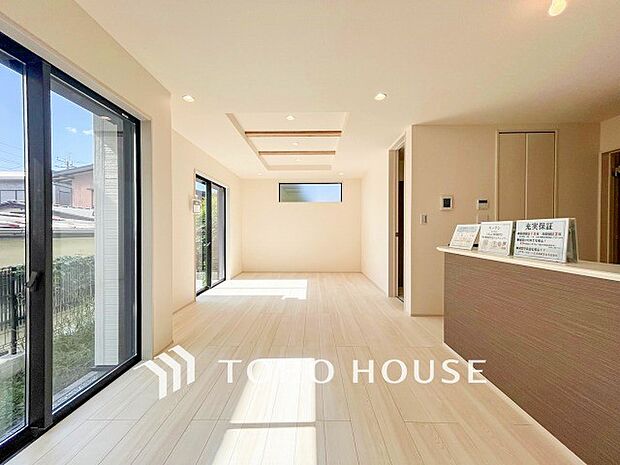 忙しい朝でも、しっかり家族が揃って食事をして頂けるゆとりある大きさのダイニングスペース。