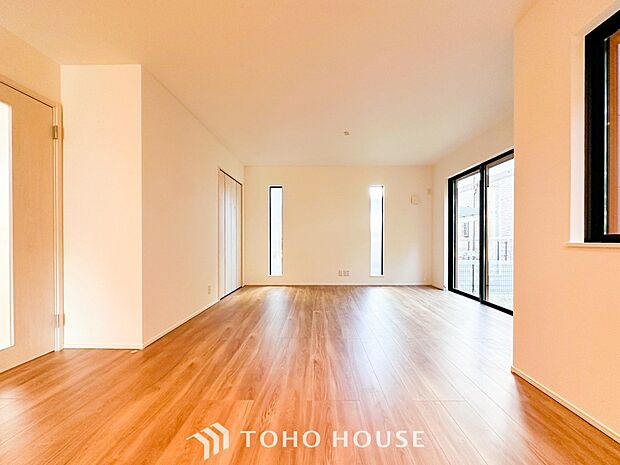 落ち着いた雰囲気に包まれた伸びやかな空間で、ゆったりと家族団らんの時間を過ごせます。