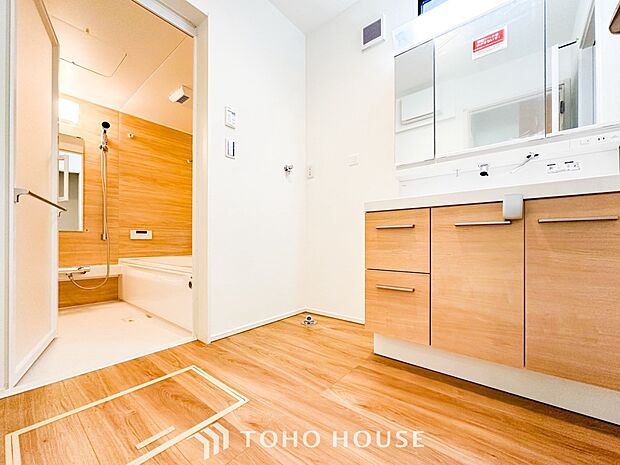 清潔感のあるプライベート空間は、身だしなみチェックや肌のお手入れに最適です。