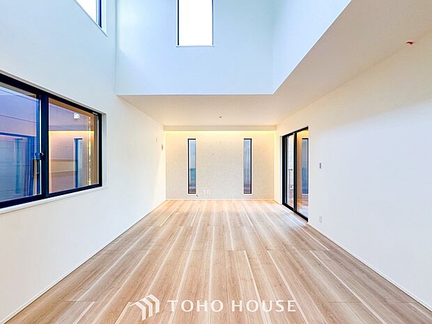 落ち着いた雰囲気に包まれた伸びやかな空間で、ゆったりと家族団らんの時間を過ごせます。