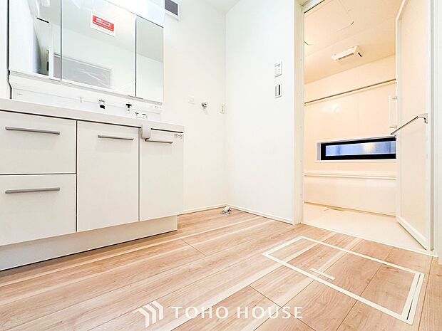 清潔感のあるプライベート空間は、身だしなみチェックや肌のお手入れに最適です。