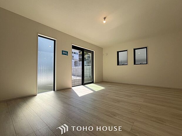 落ち着いた雰囲気に包まれた伸びやかな空間で、ゆったりと家族団らんの時間を過ごせます。