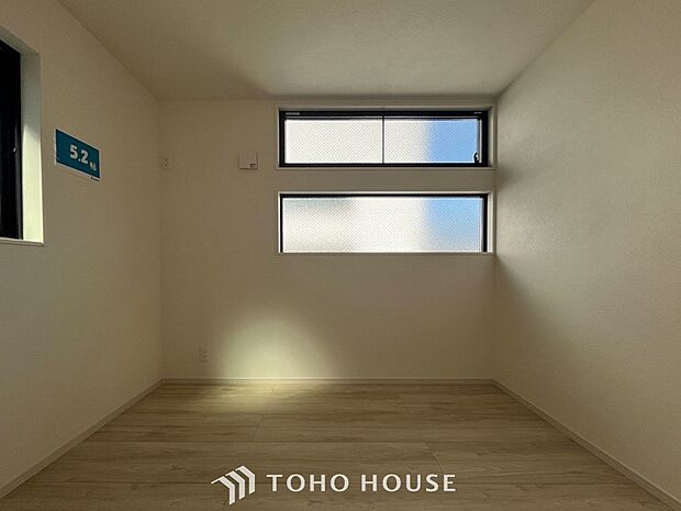 採光もアクセントの一つとして。プライベートルームにはやさしい光が射し込んでいます。