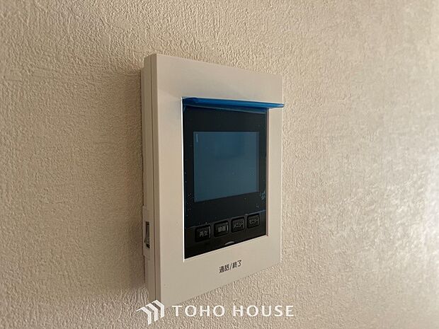 誰が来てもわかる様にモニター付きインターホンを設置。