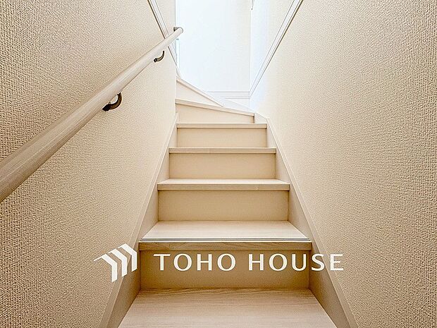 階段にはお子様やお年寄りに安心な手すりをご用意。