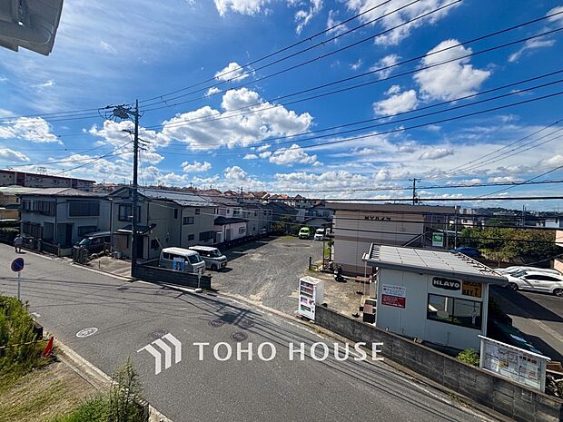 豊かな眺望にふさわしい空間には、通風・採光にも優れ、心地よい光と風があふれています。