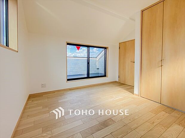 1日の疲れを癒し、心地よく寛げるようゆったりとした広さを確保しています。