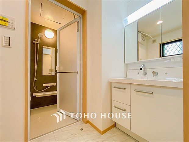 ご家族の1日が始まり、1日の終わりを締めくくる洗面空間。