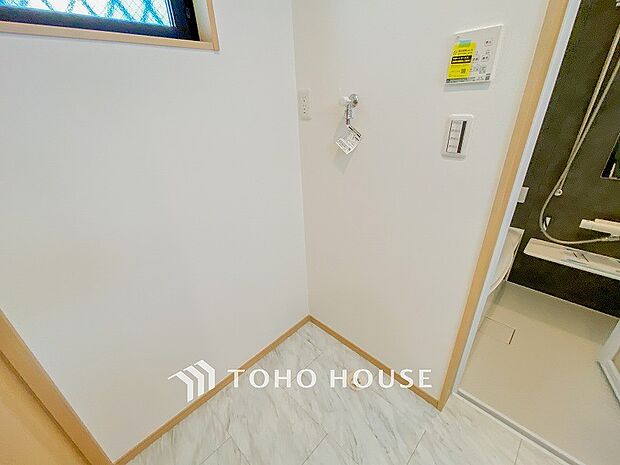 洗濯機を配置しても十分なスペースを確保しております。