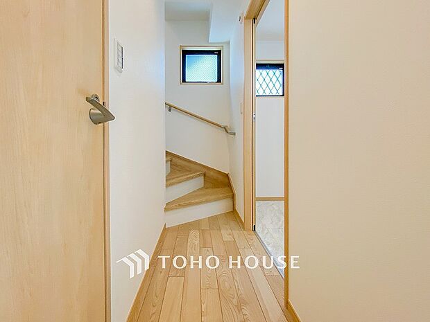 やわらかな陽射しがふりそそぎ、ゆったりした時間が流れる室内。